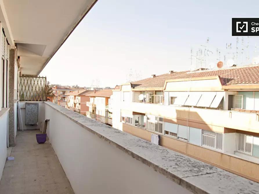Immagine 4 di Camera condivisa in affitto  in Via Salvatore Pincherle a Roma
