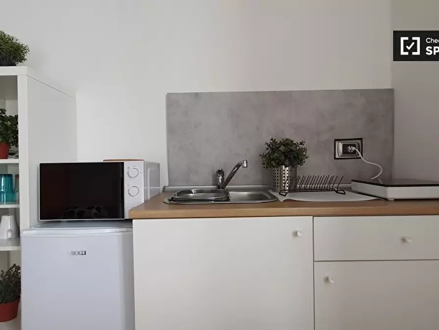 Immagine 18 di Camera condivisa in affitto  in Via Sebastiano del Piombo a Milano