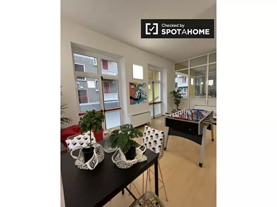 Immagine 12 di Camera condivisa in affitto  in Via Anton Giulio Barrili a Milano