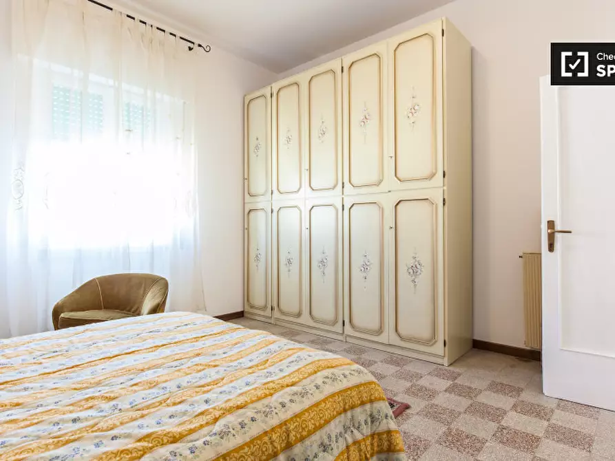 Immagine 10 di Camera condivisa in affitto  in Via Nemorense a Roma