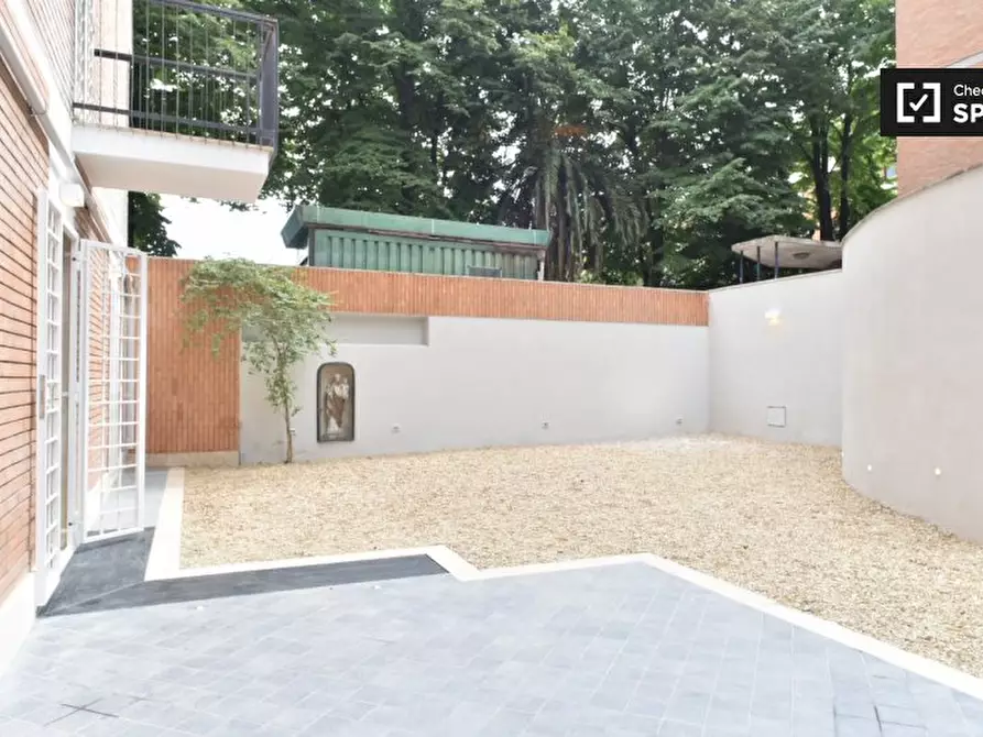 Immagine 6 di Camera condivisa in affitto  in Viale di Vigna Pia a Roma