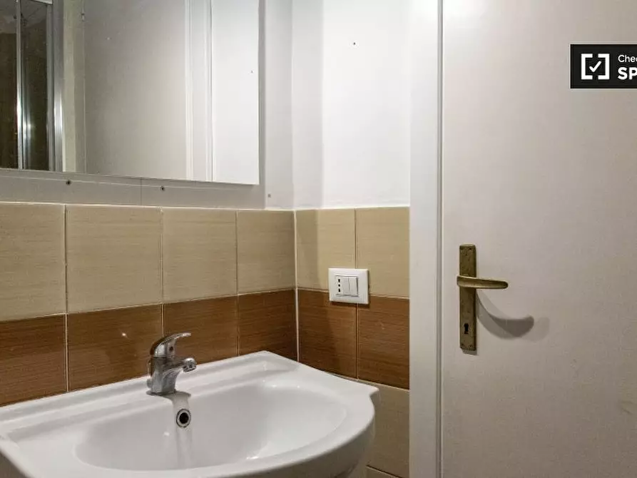 Immagine 7 di Camera condivisa in affitto  in Viale Regina Margherita a Roma