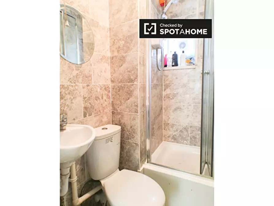 Immagine 7 di Camera condivisa in affitto  in Whitnell Way a Wandsworth
