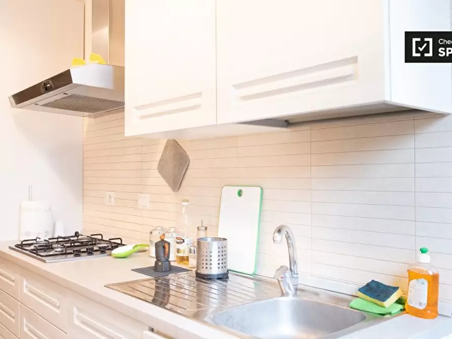 Immagine 11 di Camera condivisa in affitto  in Via Zanobini a Roma