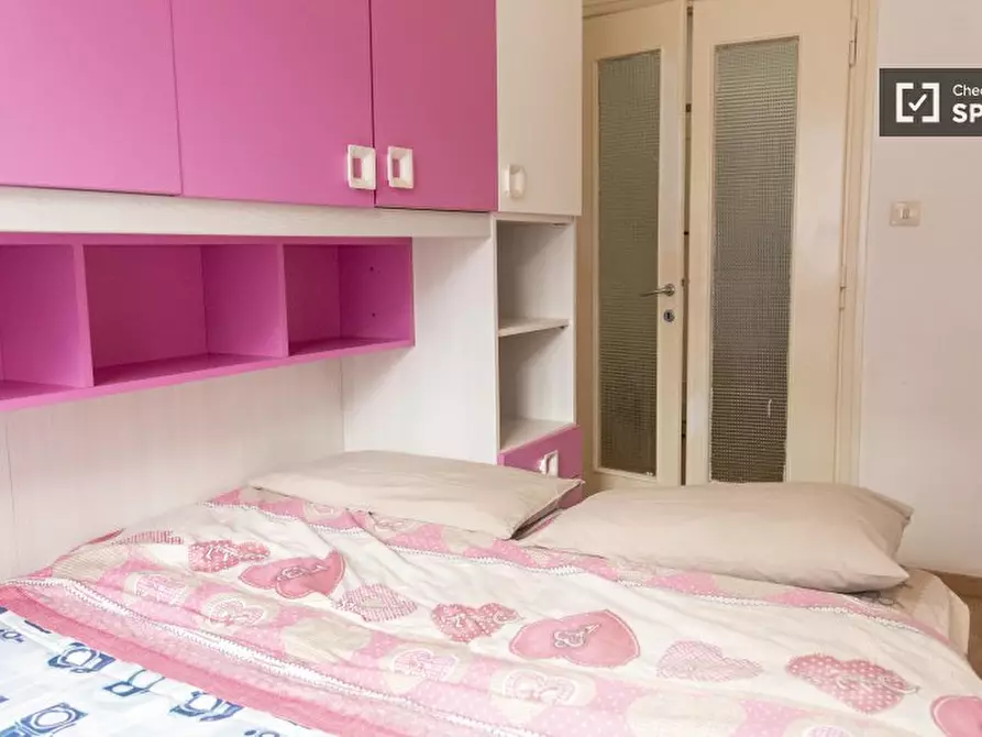 Immagine 17 di Appartamento in affitto  in Via Gian Luca Squarcialupo a Roma