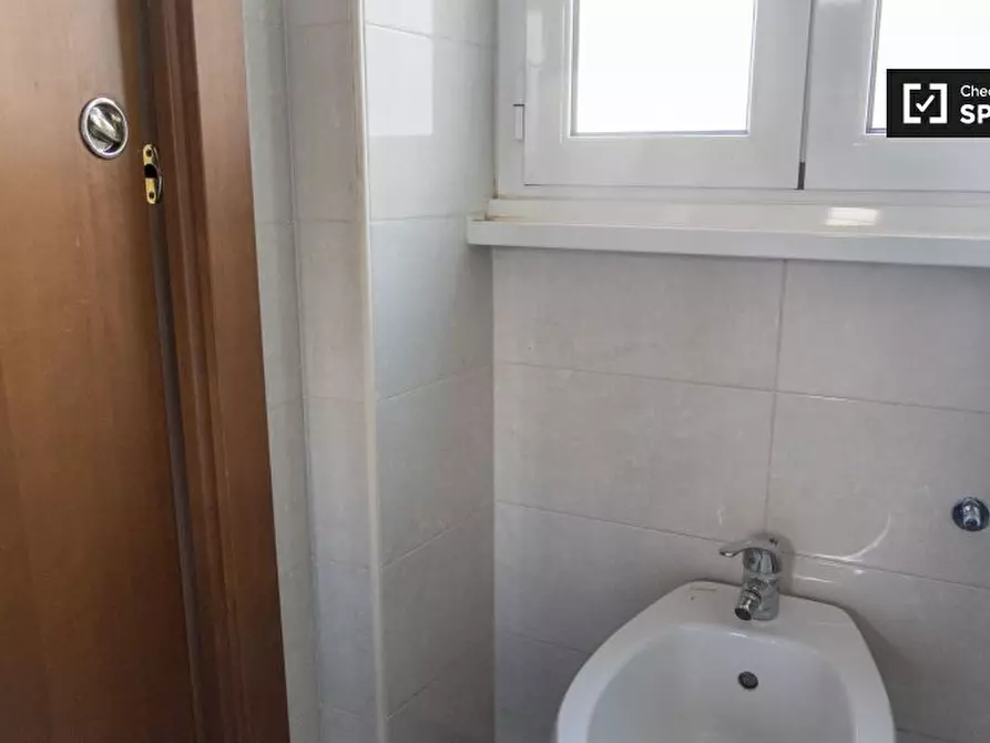 Immagine 18 di Camera condivisa in affitto  in Via Oderisi da Gubbio a Roma