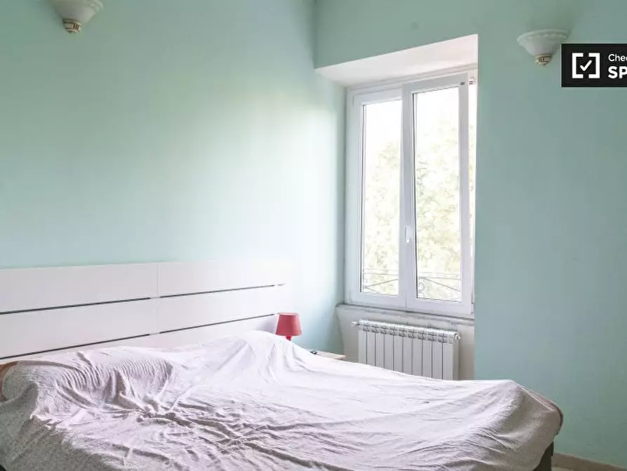 Immagine 2 di Camera condivisa in affitto  in Via Palestro a Roma