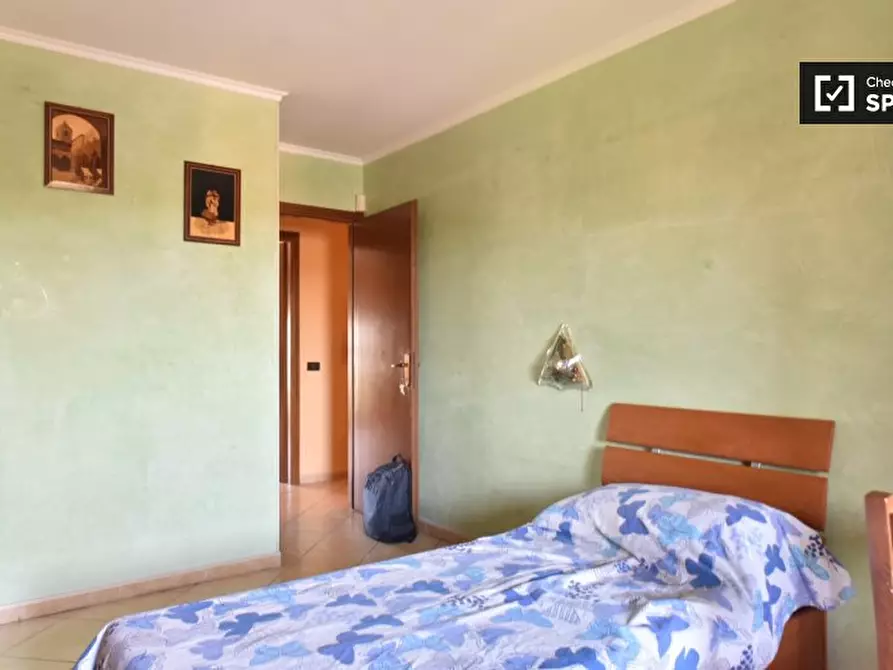 Immagine 18 di Camera condivisa in affitto  in Via Tullio Garbari, 00125 Roma RM, Italy a Roma