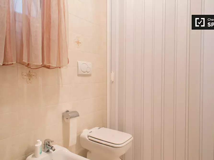 Immagine 12 di Camera condivisa in affitto  in Via Ugo Betti a Roma