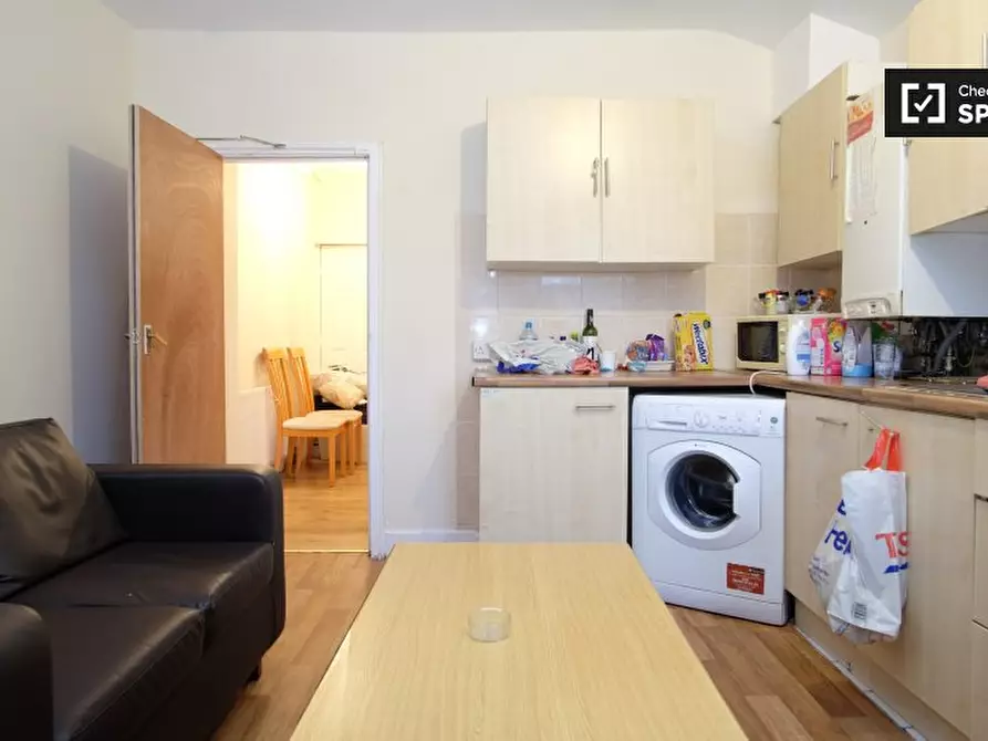 Immagine 4 di Camera condivisa in affitto  in High Street a Walthamstow