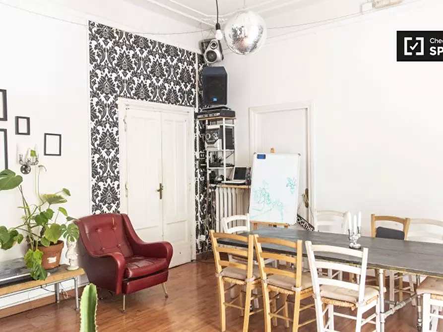 Immagine 13 di Camera condivisa in affitto  in Viale Glorioso a Roma