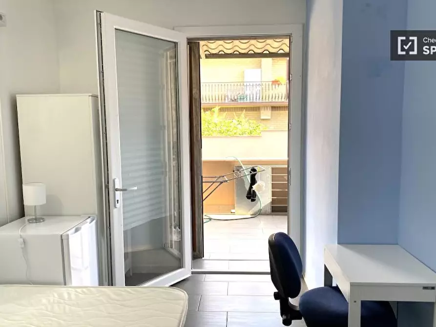 Immagine 1 di Camera condivisa in affitto  in Via di Carcaricola a Roma