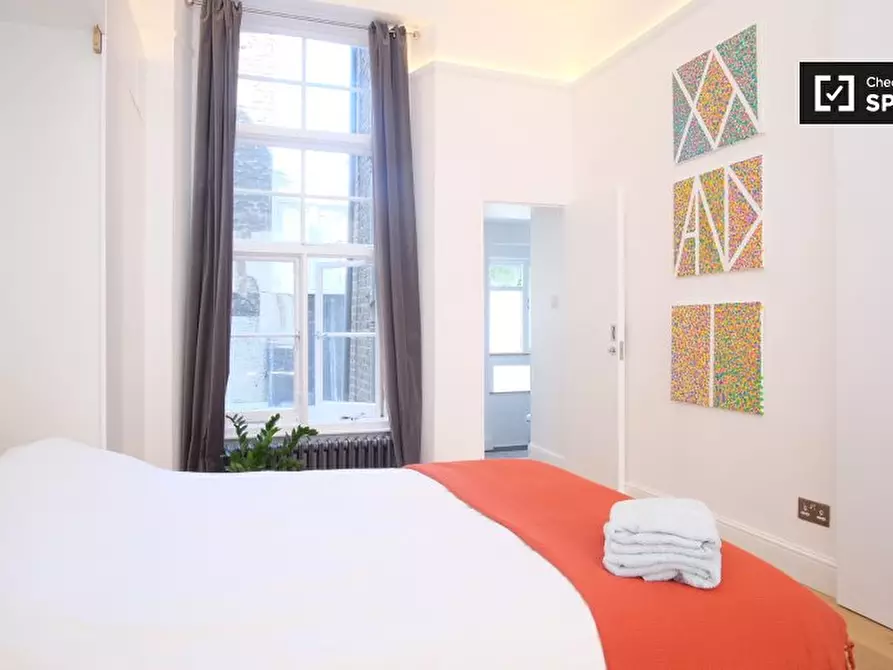 Immagine 12 di Appartamento in affitto  in Campden Hill Gardens, Kensington, London W8 7AY, UK a Kensington