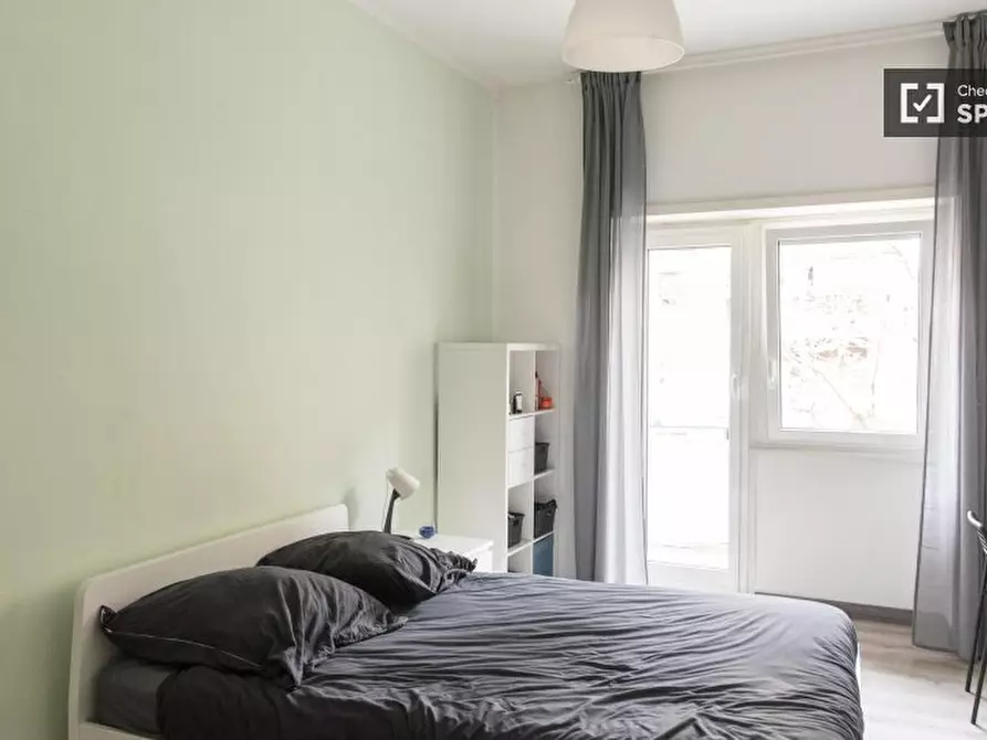 Immagine 4 di Camera condivisa in affitto  in Via Oderisi da Gubbio a Roma