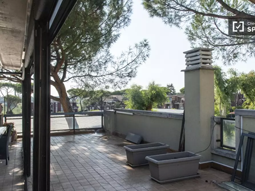 Immagine 12 di Camera condivisa in affitto  in Via di Torre Gaia a Roma