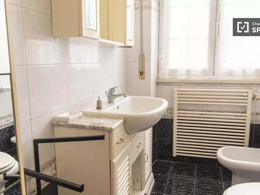 Immagine 7 di Camera condivisa in affitto  in Via Simone Ghini a Roma