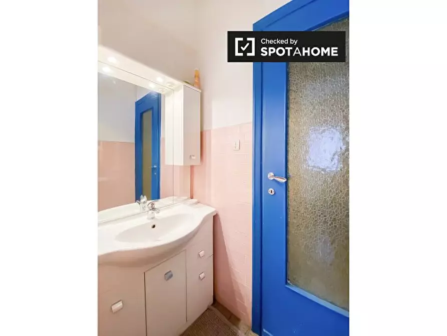 Immagine 14 di Camera condivisa in affitto  in Via Antonio Raimondi a Roma