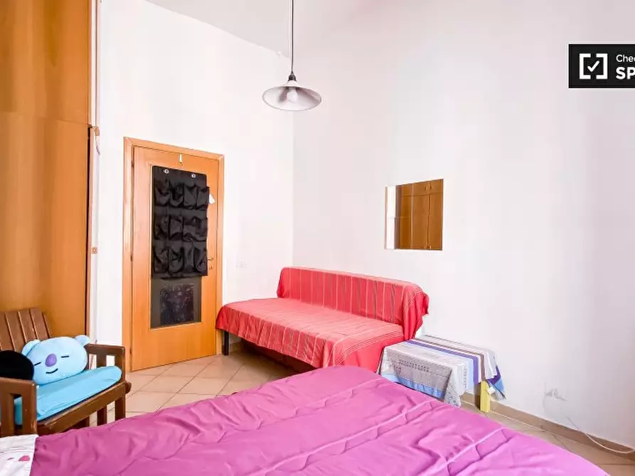 Immagine 5 di Camera condivisa in affitto  in Piazza Vittorio Emanuele II a Roma