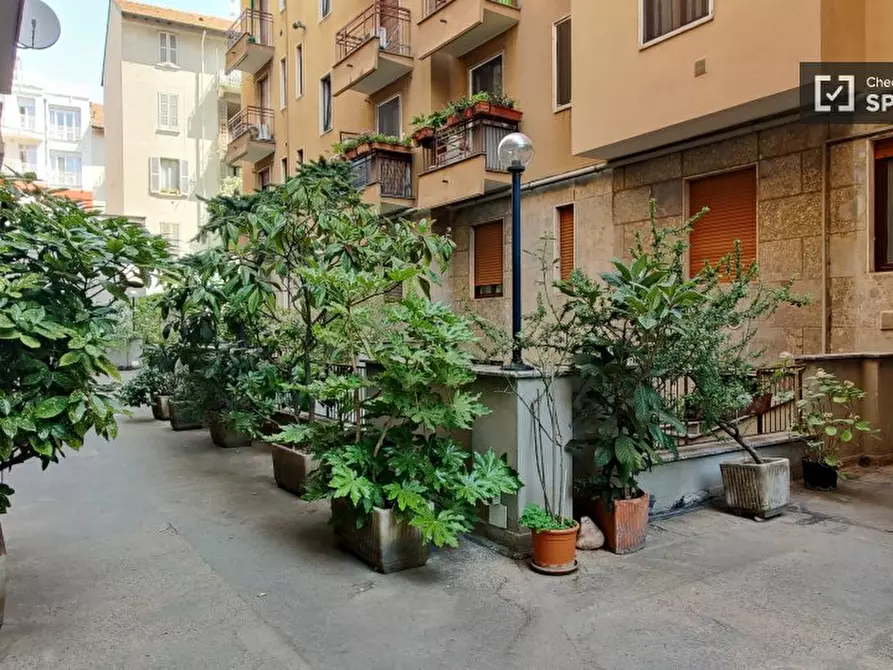 Immagine 13 di Camera condivisa in affitto  in Via Salasco a Milano