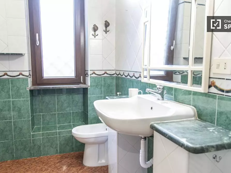 Immagine 17 di Camera condivisa in affitto  in Via del Fosso del Torrino a Roma