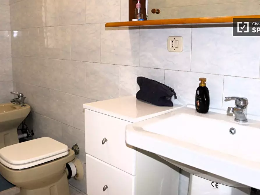 Immagine 13 di Camera condivisa in affitto  in Via Giuseppe de Robertis a Roma