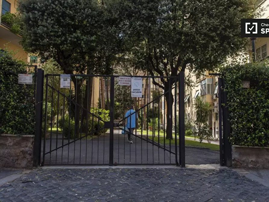 Immagine 19 di Camera condivisa in affitto  in Via di Grotta Perfetta a Roma