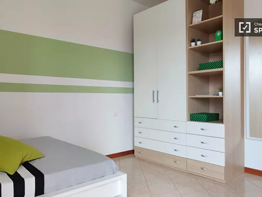 Immagine 11 di Camera condivisa in affitto  in Via Giambellino a Milano