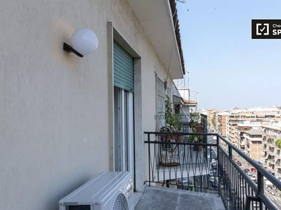 Immagine 11 di Appartamento in affitto  in Via Tuscolana a Roma