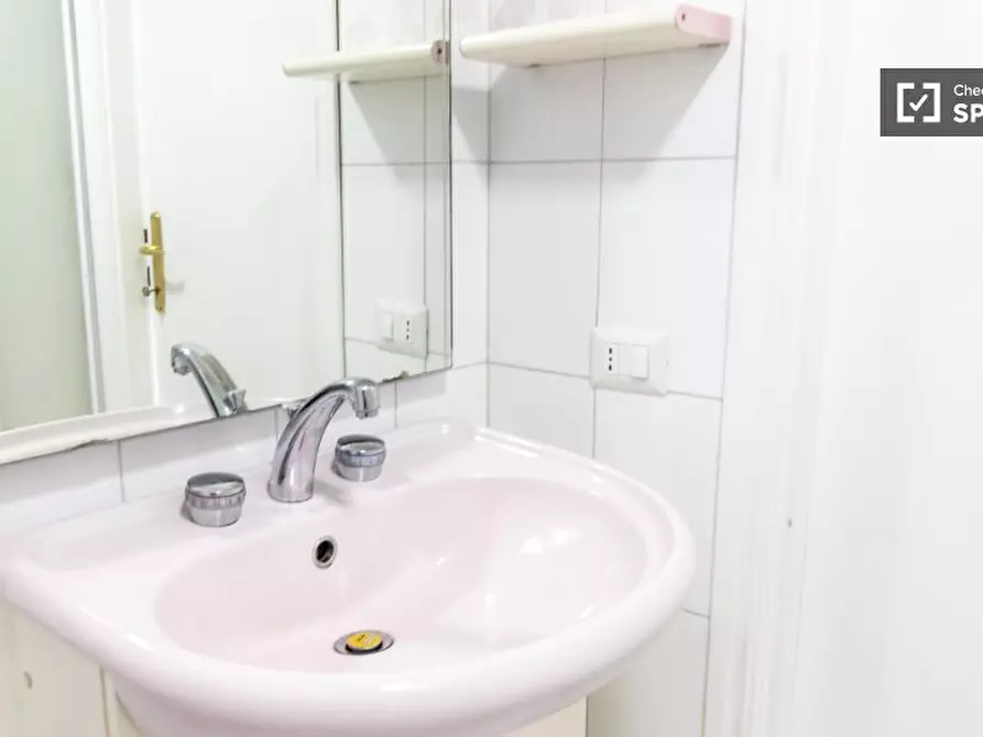 Immagine 12 di Appartamento in affitto  in Piazza Ragusa a Roma