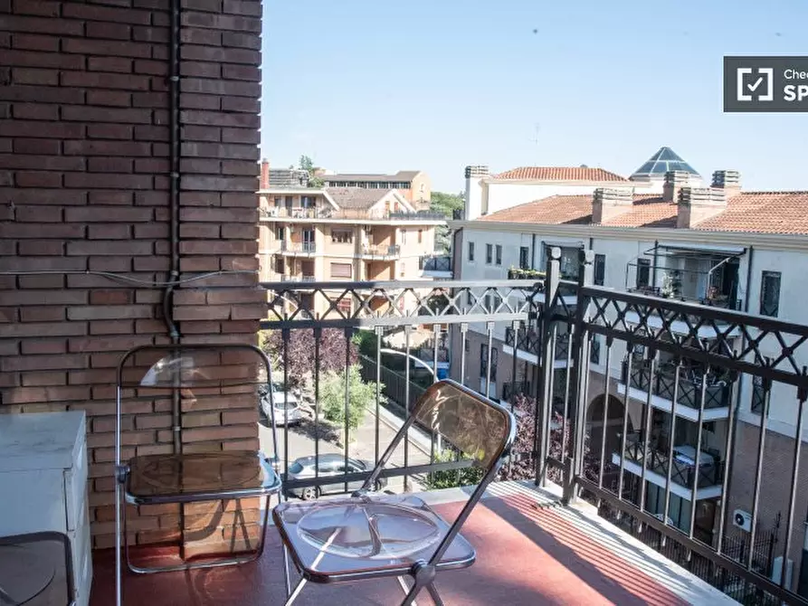 Immagine 14 di Camera condivisa in affitto  in Via Luigi Lilio a Roma