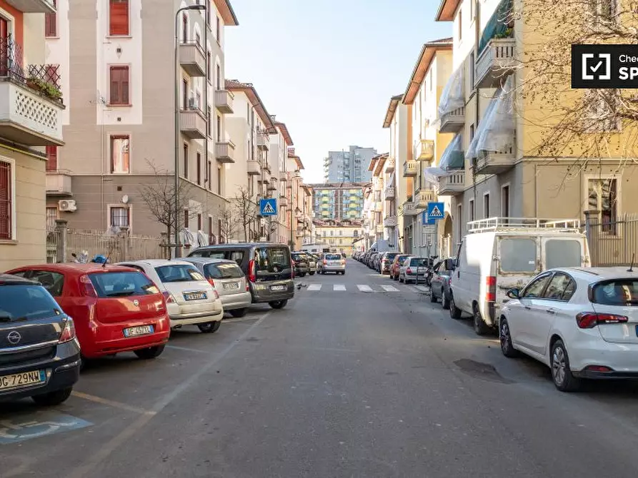 Immagine 16 di Camera condivisa in affitto  in Via Anton Giulio Barrili a Milano