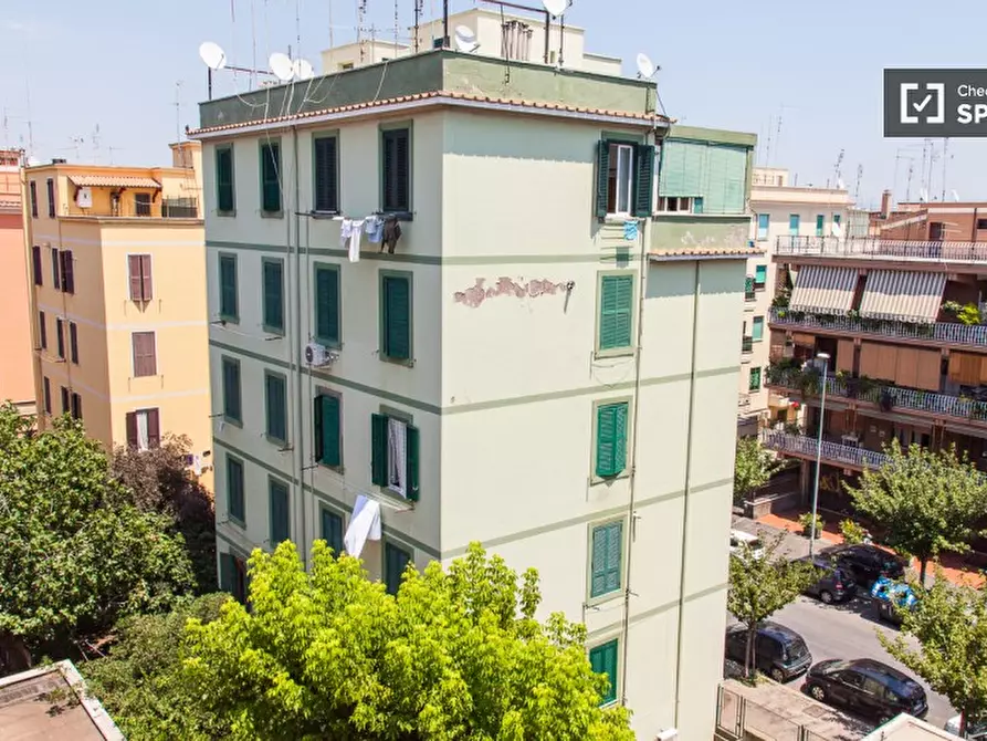 Immagine 11 di Camera condivisa in affitto  in Via dei Platani a Roma