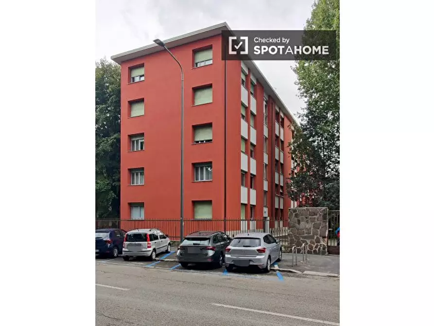 Immagine 18 di Camera condivisa in affitto  in via Barzoni a Milano