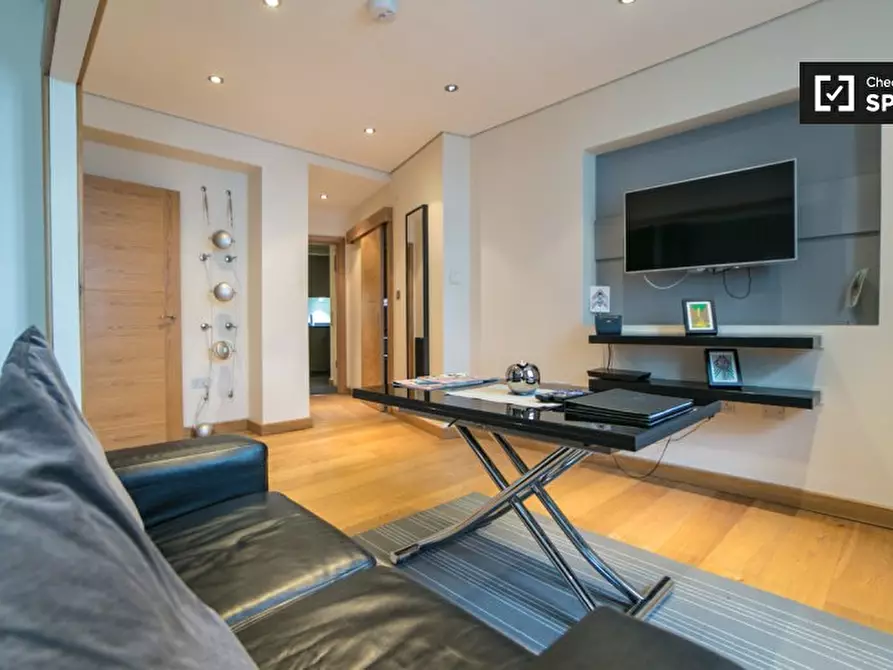 Immagine 3 di Ufficio in affitto  in Flat 4A, 5 New Bridge St, London EC4V 6AB, UK a 