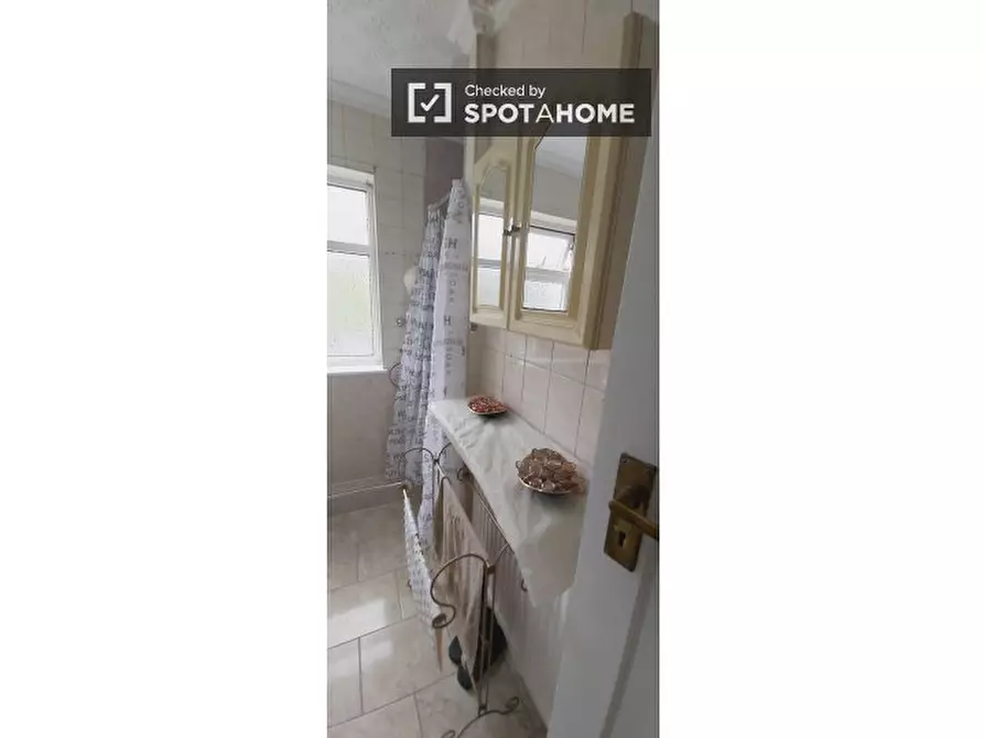 Immagine 18 di Camera condivisa in affitto  in Blackbush Ave, Romford RM6 5TU, UK a Barking