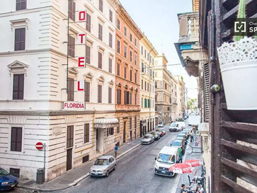 Immagine 10 di Camera condivisa in affitto  in Via Calatafimi a Roma