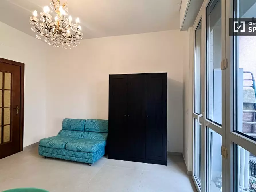 Immagine 3 di Camera condivisa in affitto  in Via Orbetello a Milano