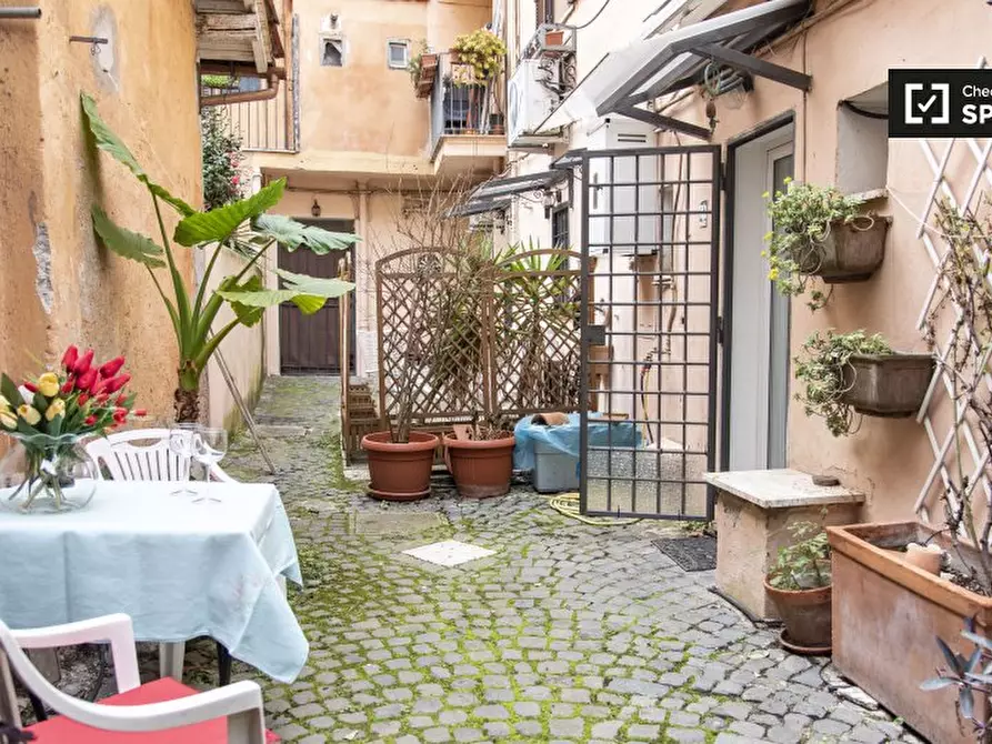 Immagine 19 di Appartamento in affitto  in Via della Scala a Roma