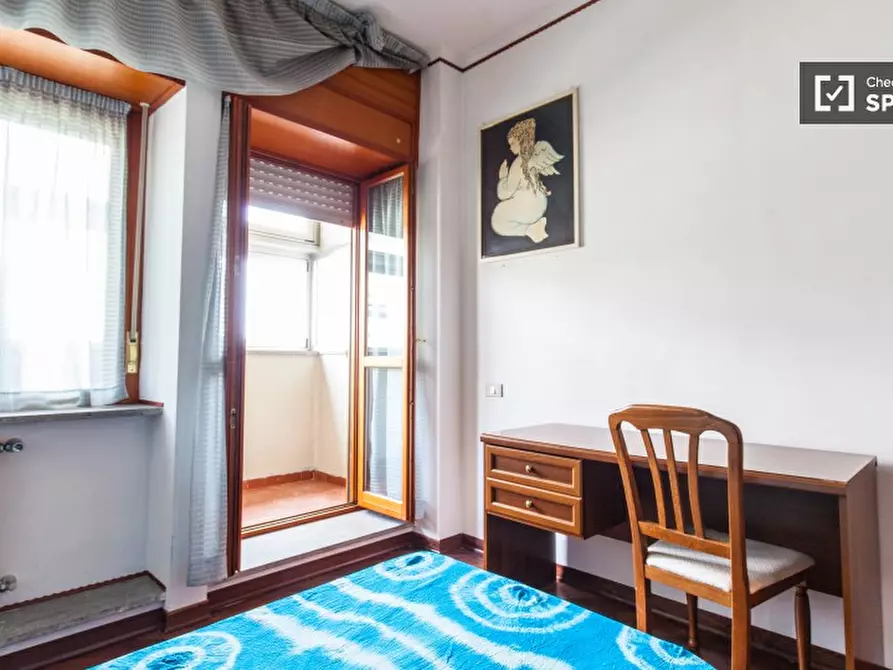 Immagine 3 di Camera condivisa in affitto  in Via Paolo Barison a Roma