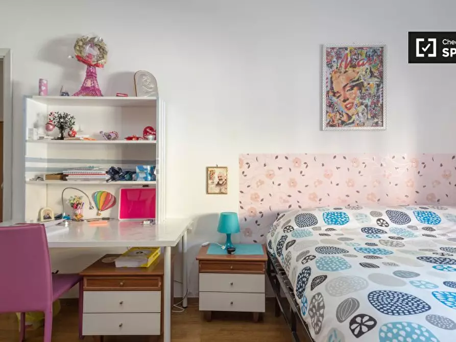 Immagine 2 di Camera condivisa in affitto  in Via Isimbardi a Milano