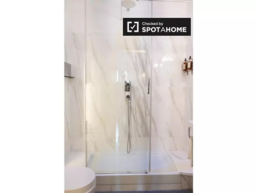 Immagine 14 di Appartamento in affitto  in Via del Banco di Santo Spirito a Roma