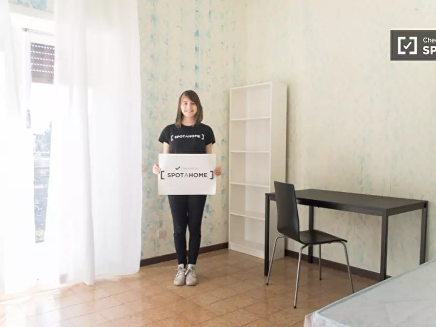 Immagine 3 di Camera condivisa in affitto  in Via Fratelli Poggini a Roma