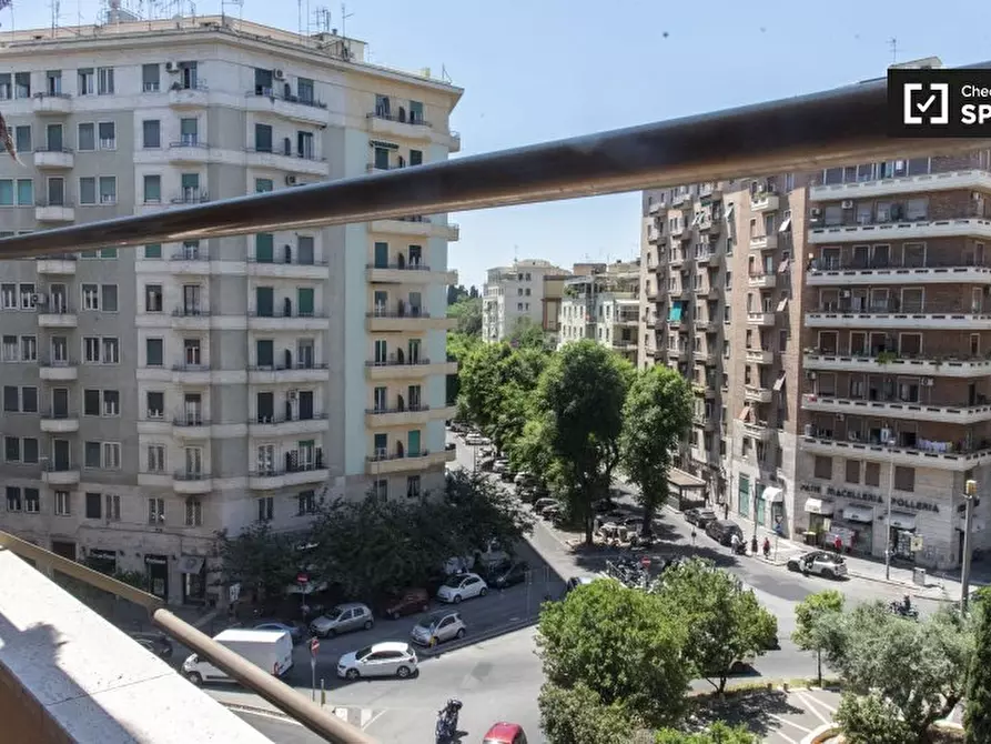 Immagine 1 di Camera condivisa in affitto  in Piazzale delle Provincie a Roma