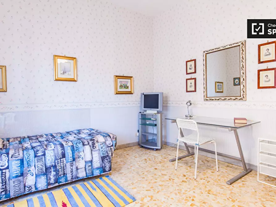 Immagine 14 di Camera condivisa in affitto  in Via delle Arniche a Roma