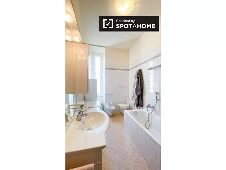 Immagine 5 di Appartamento in affitto  in Via dei Ramni a Roma