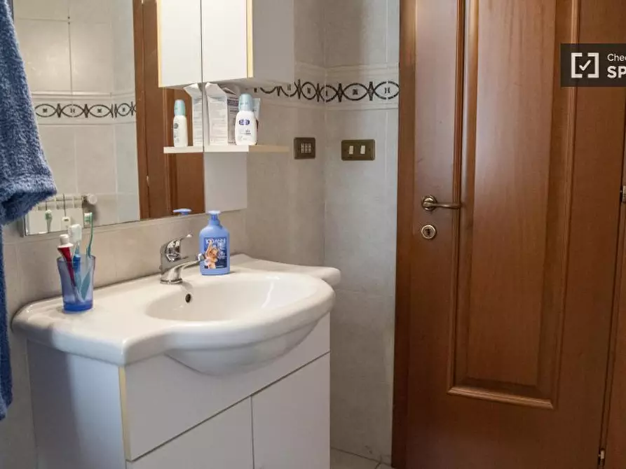 Immagine 8 di Camera condivisa in affitto  in Piazza Ragusa a Roma