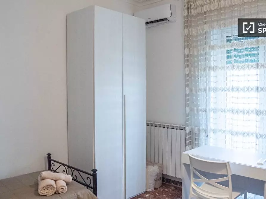 Immagine 14 di Camera condivisa in affitto  in Via Orbassano a Roma