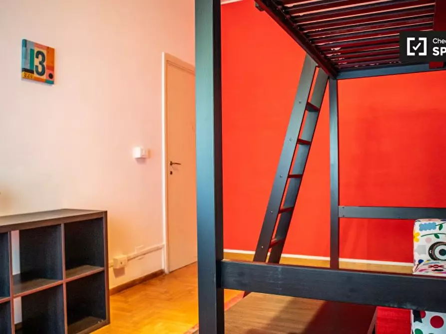 Immagine 3 di Camera condivisa in affitto  in Via Alfredo Catalani a Roma