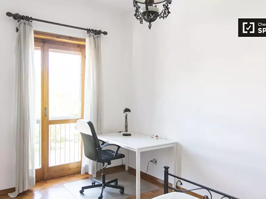 Immagine 2 di Camera condivisa in affitto  in Via Salvatore di Giacomo a Roma