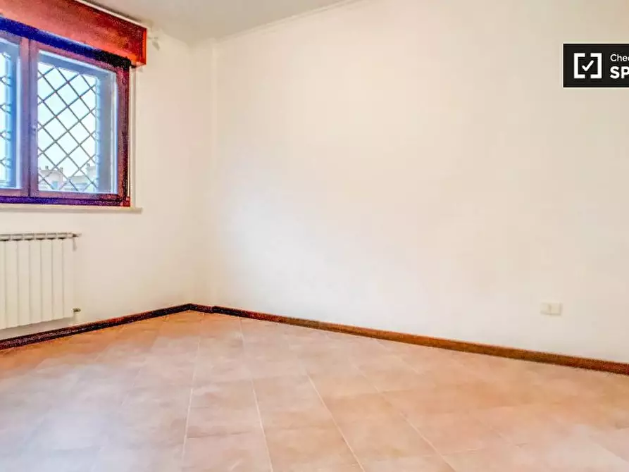 Immagine 10 di Appartamento in affitto  in Via Alberto Burri a Roma